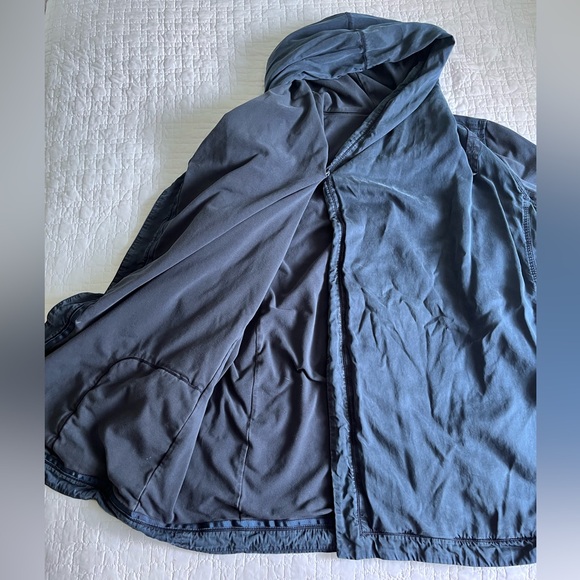 RARE Lululemon sweater - Picture 2 of 4